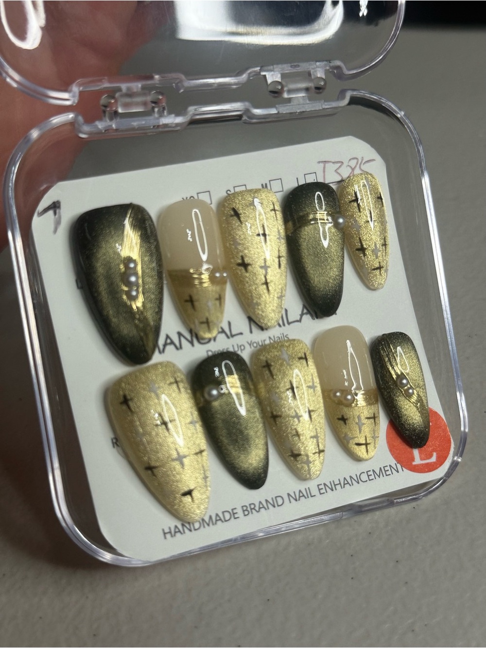 Size L “cat eye” press-on / glue-on nail set